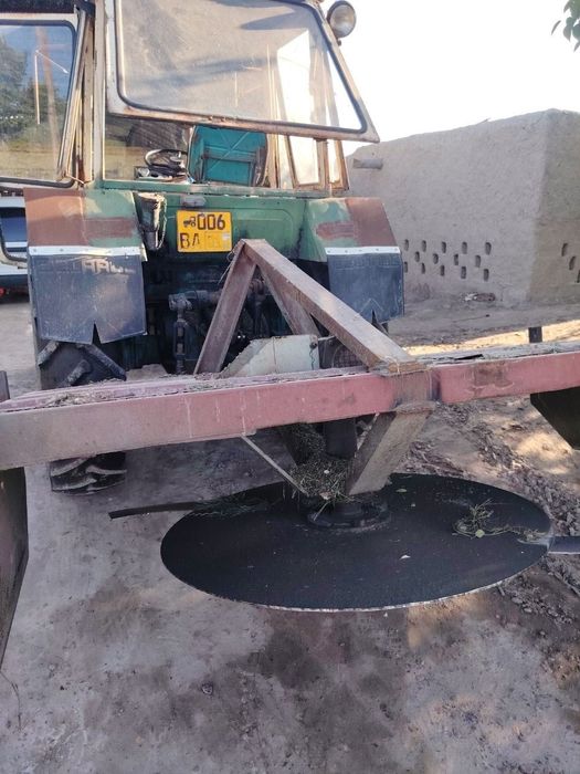 Yumz traktor sotiladi
