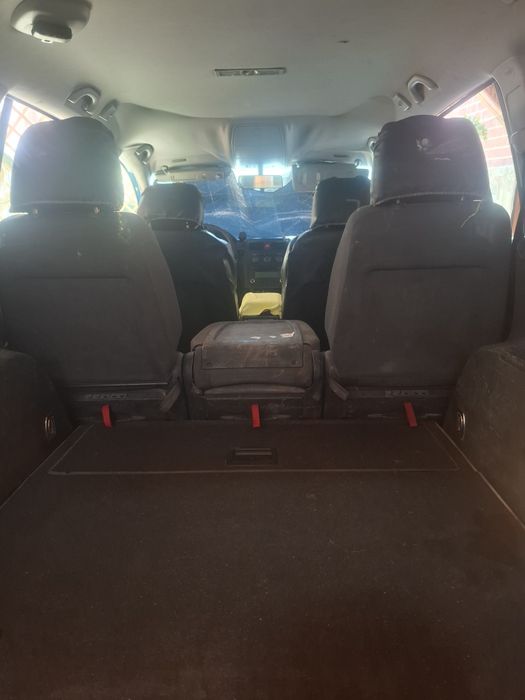 Vând auto Vw Touran 2.0 tdi