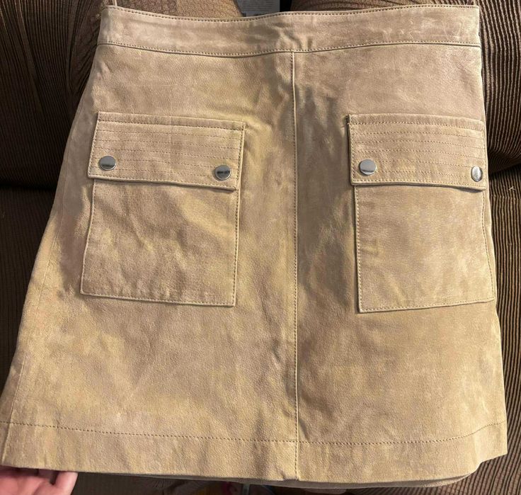 Cardigan Zara si fusta piele intoarsa Mango