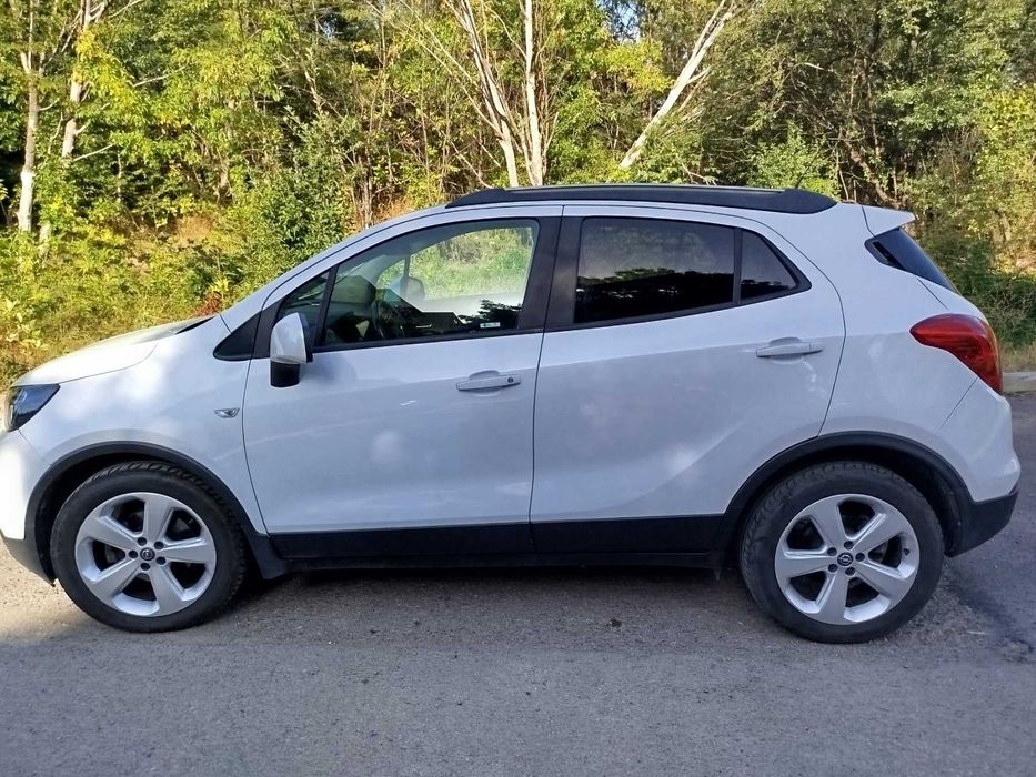 Продавам ОПЕЛ МОККА Х, бензин , автоматична скоростна кутия.