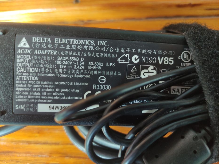 Încărcător Laptop 65w Delta Electronics , stare perfectă