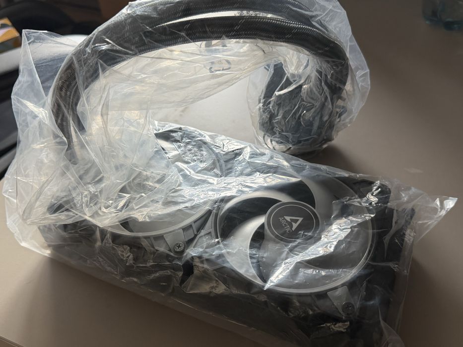 Cooler procesor ARCTIC Liquid Freezer II 240 A-RGB 68.9 CFM Negru