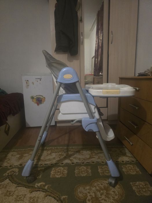 Продам детскии столик