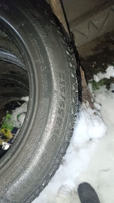 Комплект зимних шин