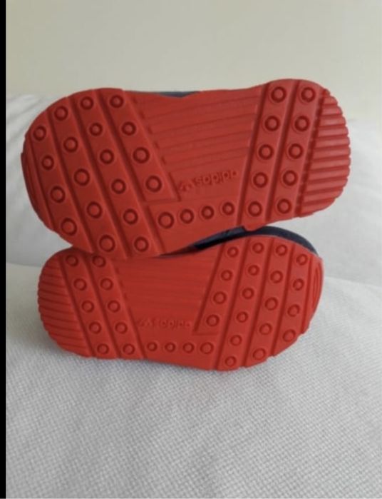 Продам детские кроссы Адидас