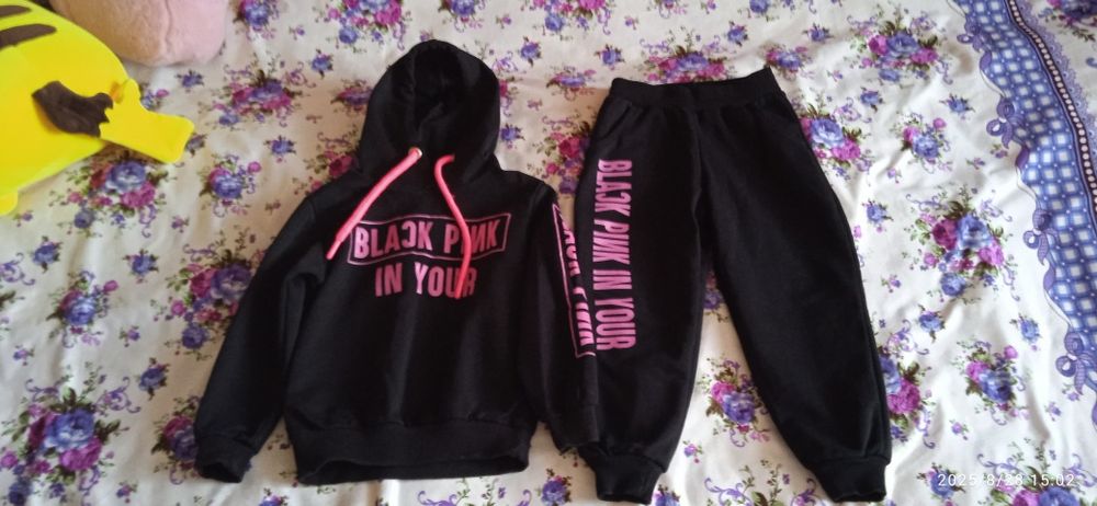 Продам костюм для девочки 1000