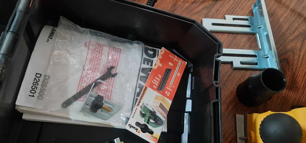 Электрорубанок Dewalt D26500K