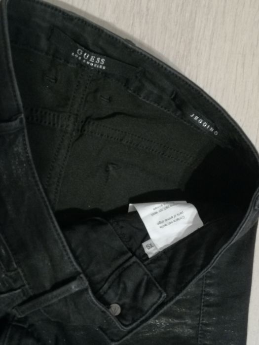 Blugi noi de damă, Guess, skinny, negri, material lucios, mărime XS