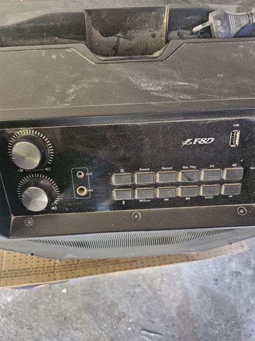 Продавам тонколона за караоке Fenda