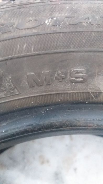 De vanzare doua anvelope