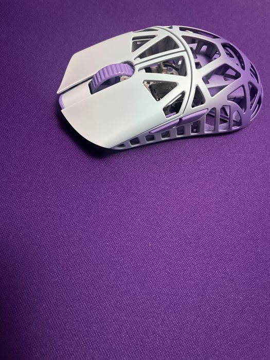Продавам гейминг мишка WLMOUSE Beast X Mini – Violet