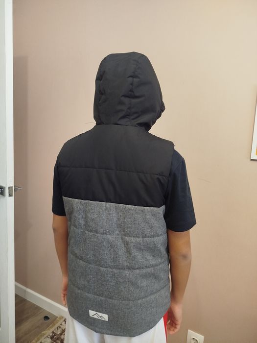 Безрукавка , жилет