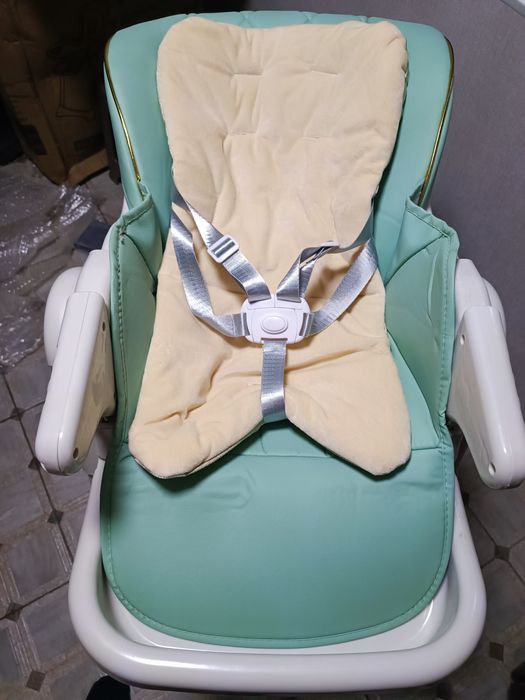 Детские стульчик, столик.