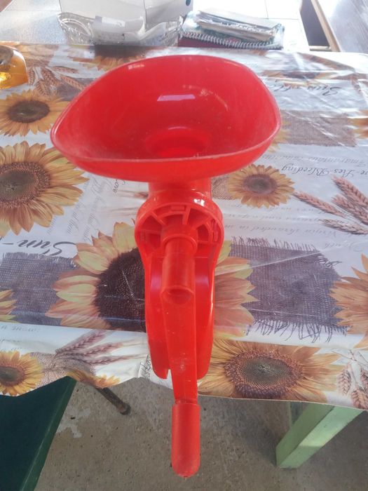 Продавам мелачка