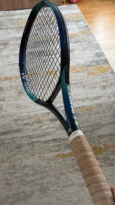 Racheta Yonex Ezone 100