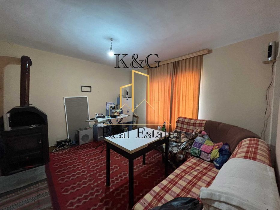 Продава се Къща в с. Осенец, Област Разград - 90 кв.м за 737 €/кв.м - Снимка #2