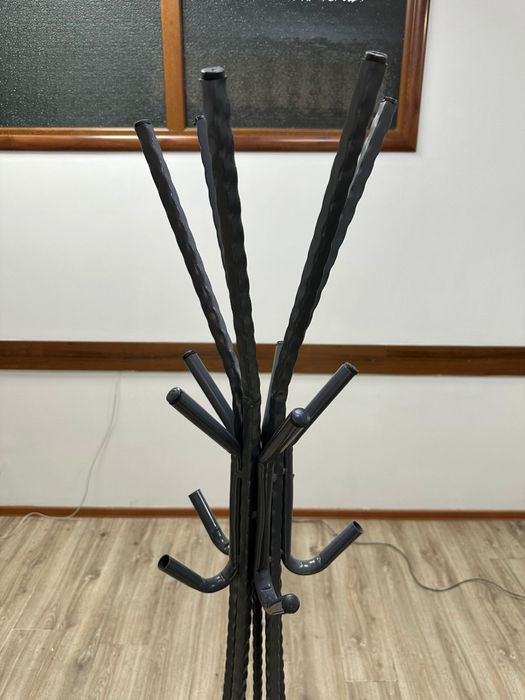 Вешалка для верхней одежды металлическая