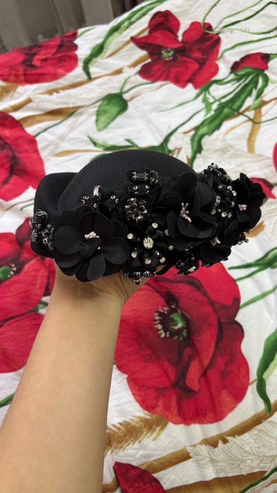 Головной убор, таблетка