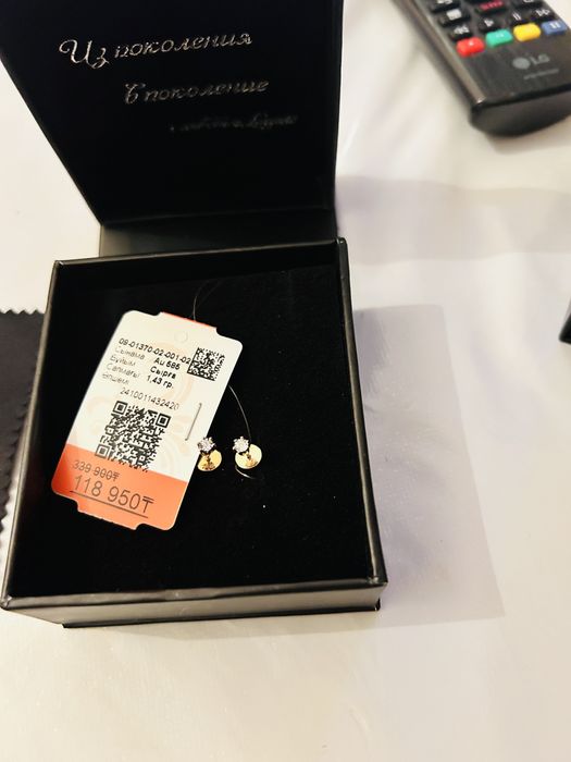 Продам пуссеты с бриллиантом.