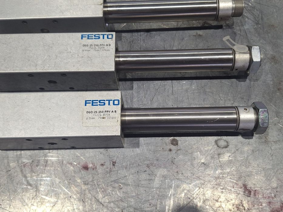 Линеен пневматичен цилиндър FESTO