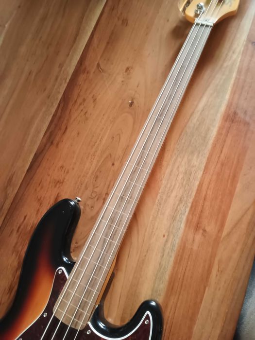 Squier Classic vibe jazz bass fretless