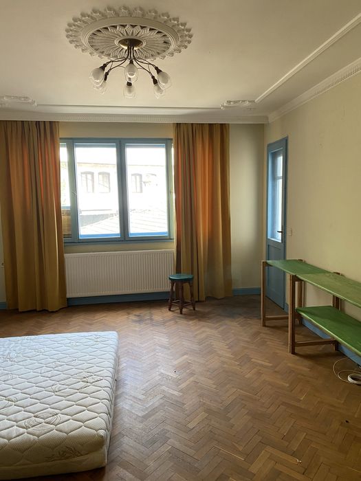 Продава се просторен апартамент в центъра на Велико Търново