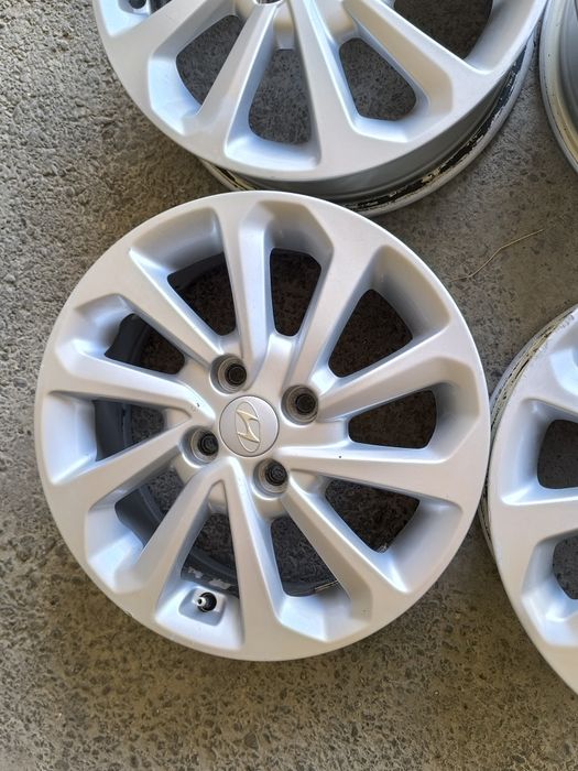 Диски на Хундай акцент R15