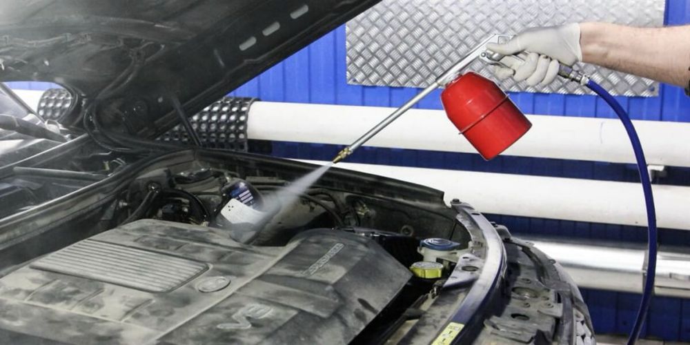 мойка двигателя автомобиля химией