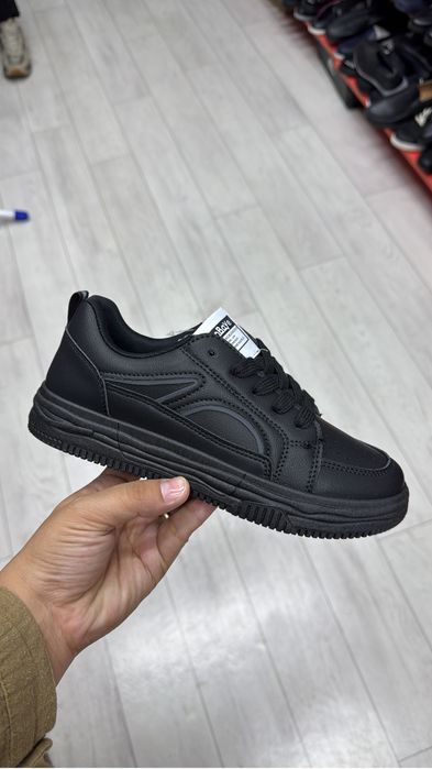 Кроссовки подростковые