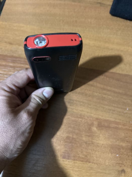 Продаю кнопочный телефон