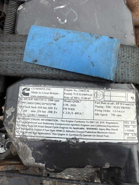 De vanzare motor Cummins cu 6 cilindrii .