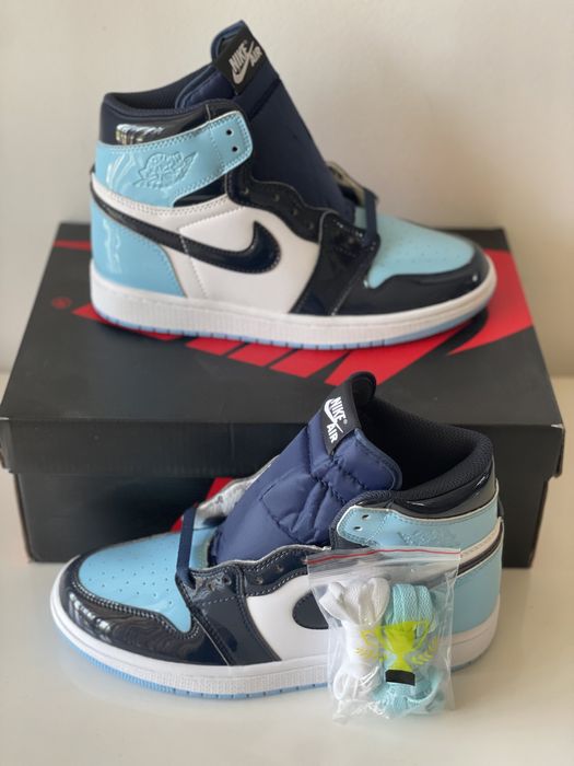 Air Jordan 1 Retro High UNC Patent Nike 4 Max