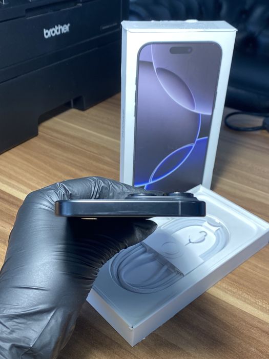 iPhone 16 Pro Max • 256 GB • Black Titanium