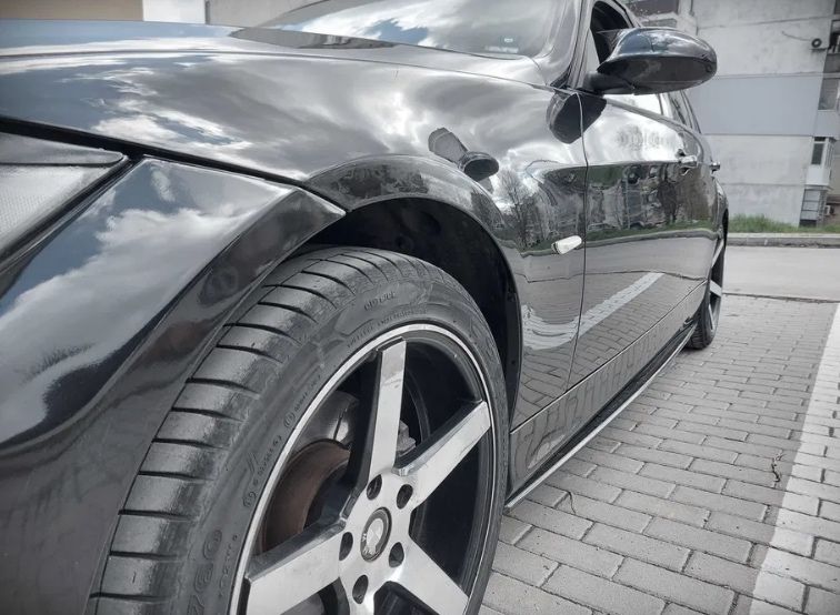 Добавки за прагове за BMW E90 E91 чисто нови ЧЕРЕН ЛАК