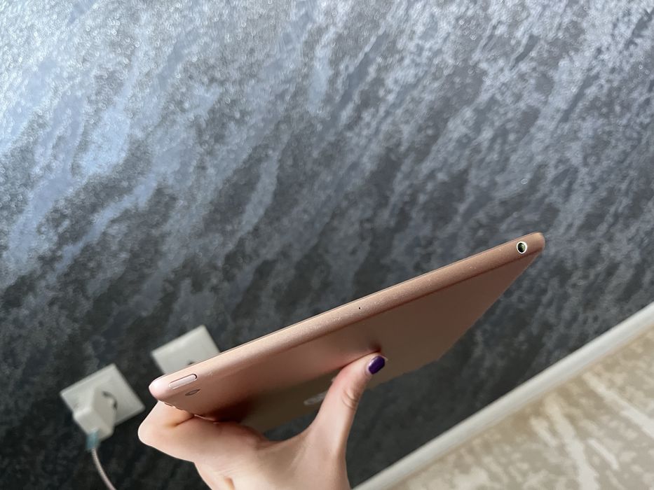 срочно продам ipad 6 2019 года