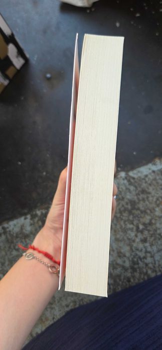 Книги-1ва част на ,,Училище за добро и зло" на Соман Чейнани и ,,Пламенна" Хана Грейс