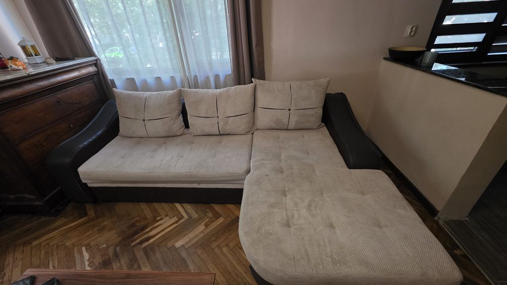 Голям разтегателен диван с функция съм