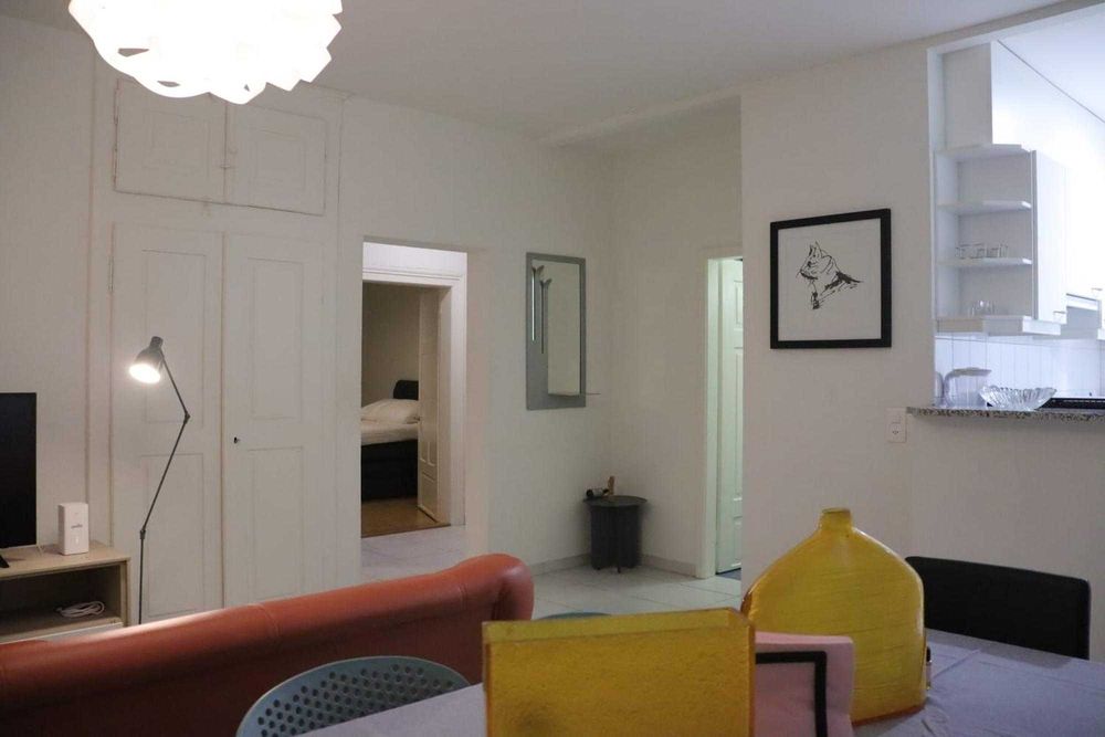 Дава се под наем Двустаен апартамент в София, Център - 64 кв.м за 382.5 € - Снимка #2