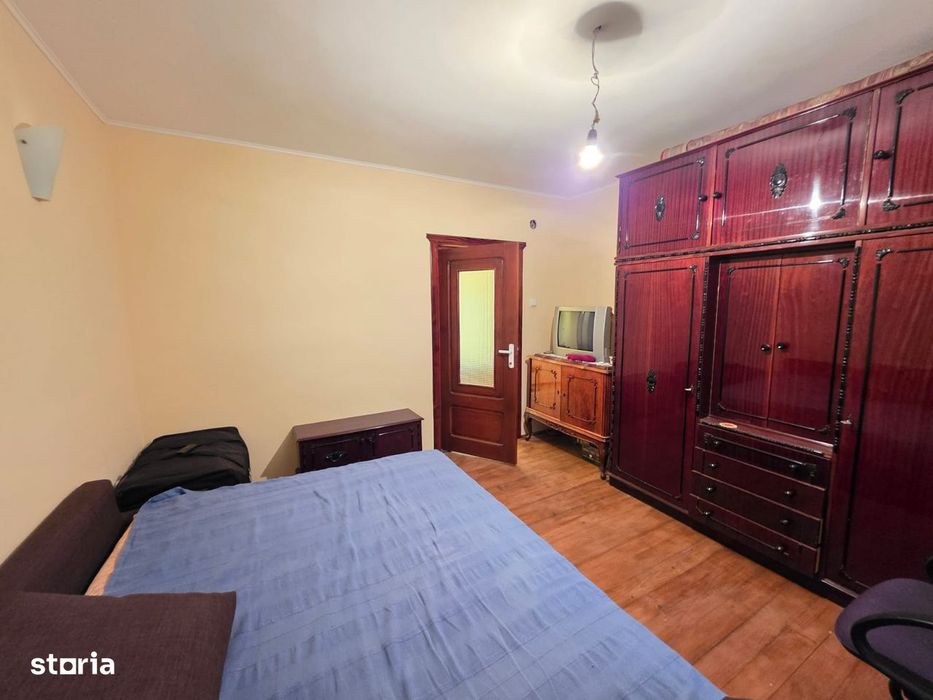 Casă în Horia de cărămidă, zonă centrală, 2.400 mp teren, 4 dormitoare