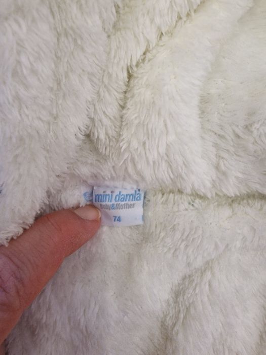 Бебешка пухена жилетка- 74 размер