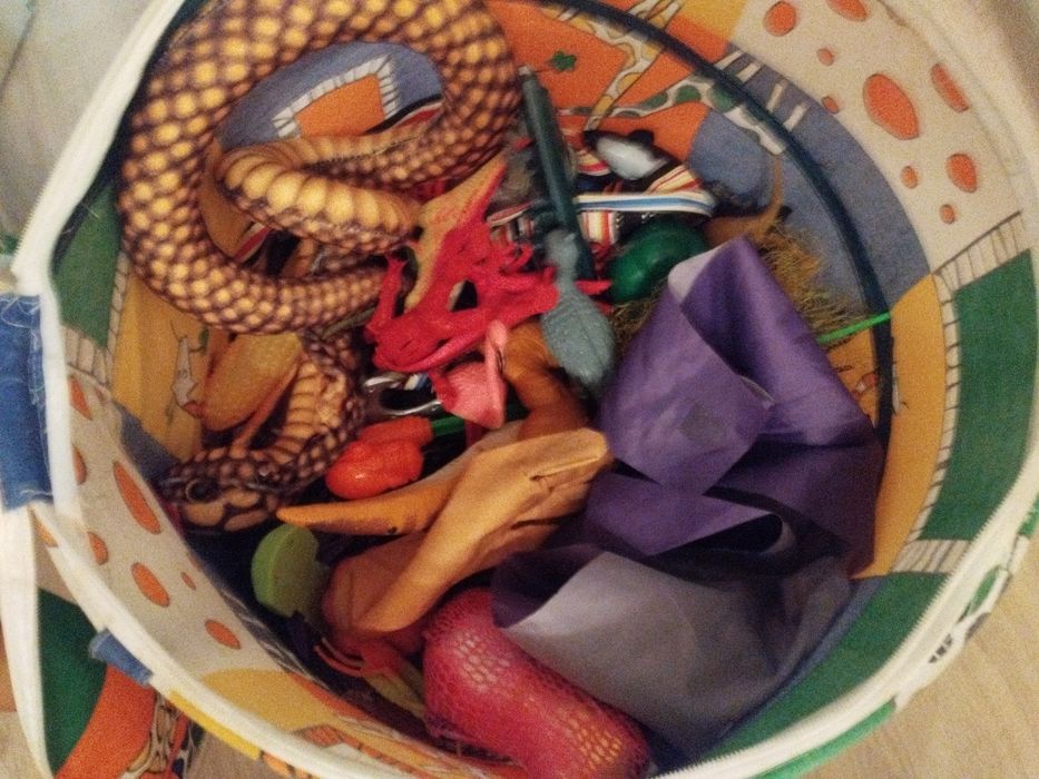 8 киллограм игрушек