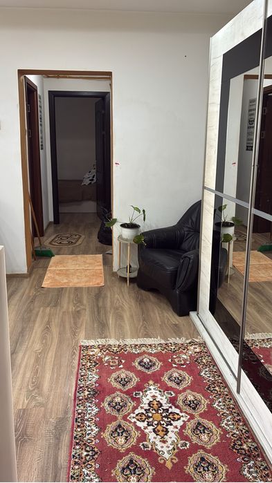 Inchiriez apartament  semidecomandat