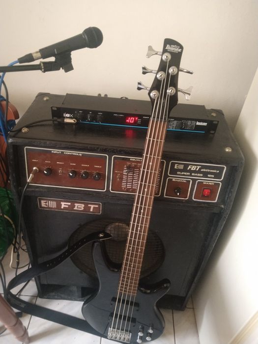Vând bass ibanez +cabinet bass