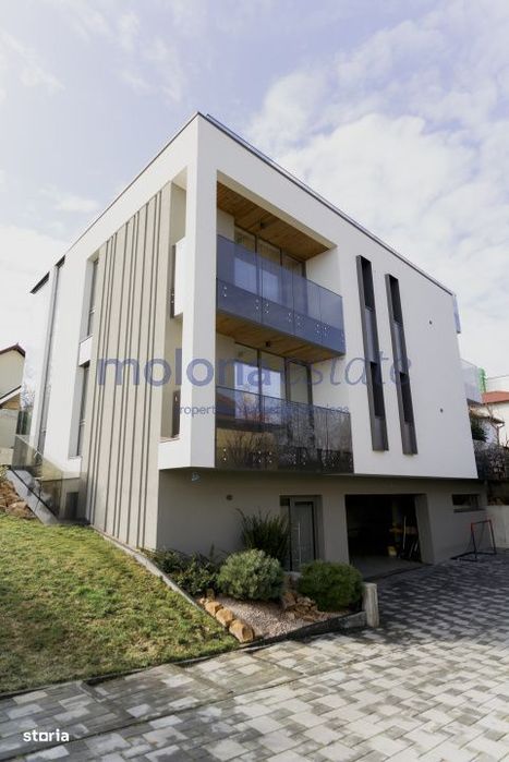 Proprietate rezidentiala, cu doua apartamente private, in Andrei Mures