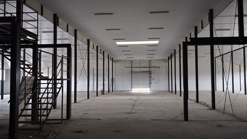 Hala industriala 3000m la 1km de Vama Petea DN49