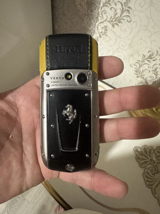 Vertu Ascent Ti Ferrari Special Edition