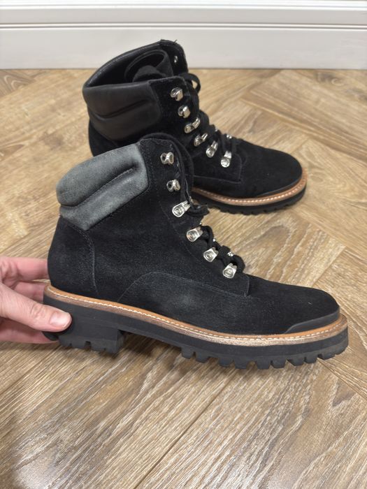 Демисезонные ботинки из замши