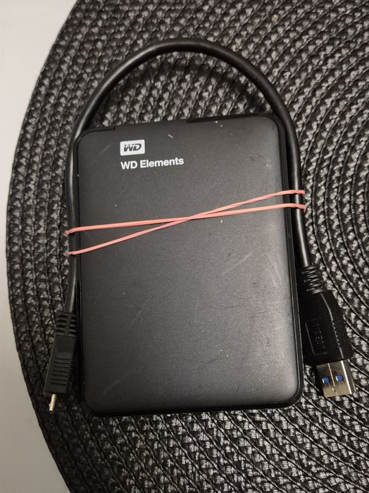 vand hard  extern 2.5 de 1-2 TB si de 500 Gb.