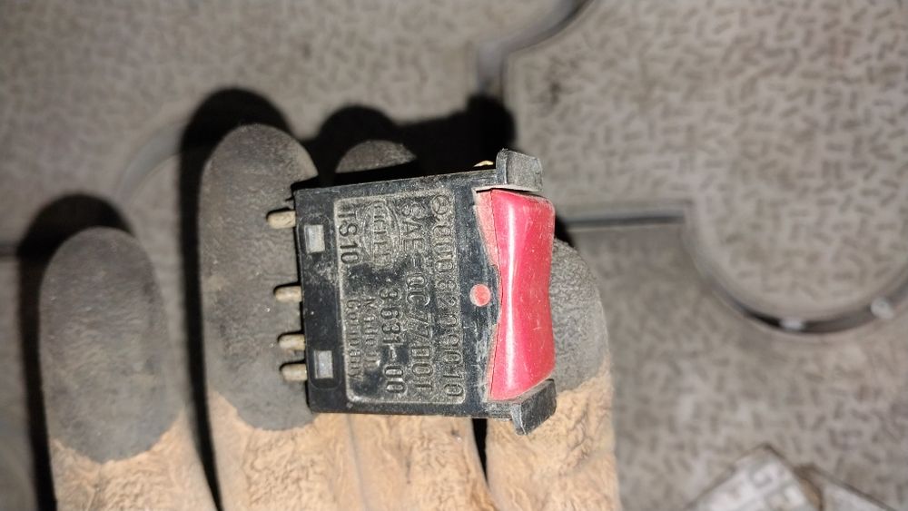 Продам запчасти на мерседес 190