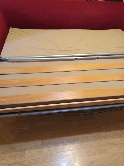 Vând canapea  extensibila 3 locuri